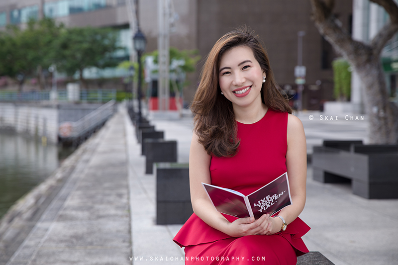 Modern corporate portrait photoshoot with Ratna Juita at Boat Quay