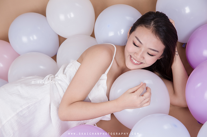 Feminine balloon themed photoshoot with Jasmine Tan at Tanjong Pagar (photography studio)