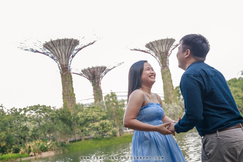 Outdoor casual couple photoshoot with Bryan & Abby at Gardens by the Bay Outdoor casual couple photoshoot with Bryan & Abby at Gardens by the Bay