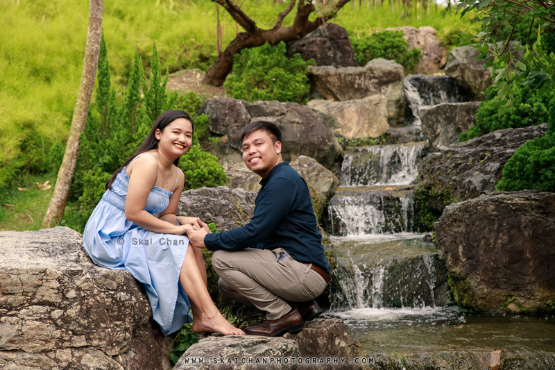 Outdoor casual couple photoshoot with Bryan & Abby at Gardens by the Bay Outdoor casual couple photoshoot with Bryan & Abby at Gardens by the Bay