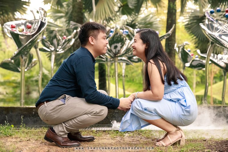 Outdoor casual couple photoshoot with Bryan & Abby at Gardens by the Bay Outdoor casual couple photoshoot with Bryan & Abby at Gardens by the Bay