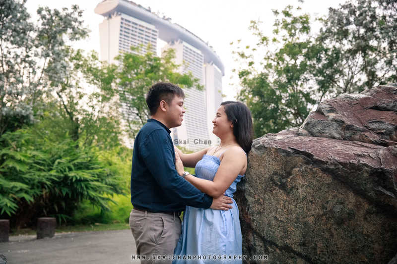 Outdoor casual couple photoshoot with Bryan & Abby at Gardens by the Bay Outdoor casual couple photoshoot with Bryan & Abby at Gardens by the Bay